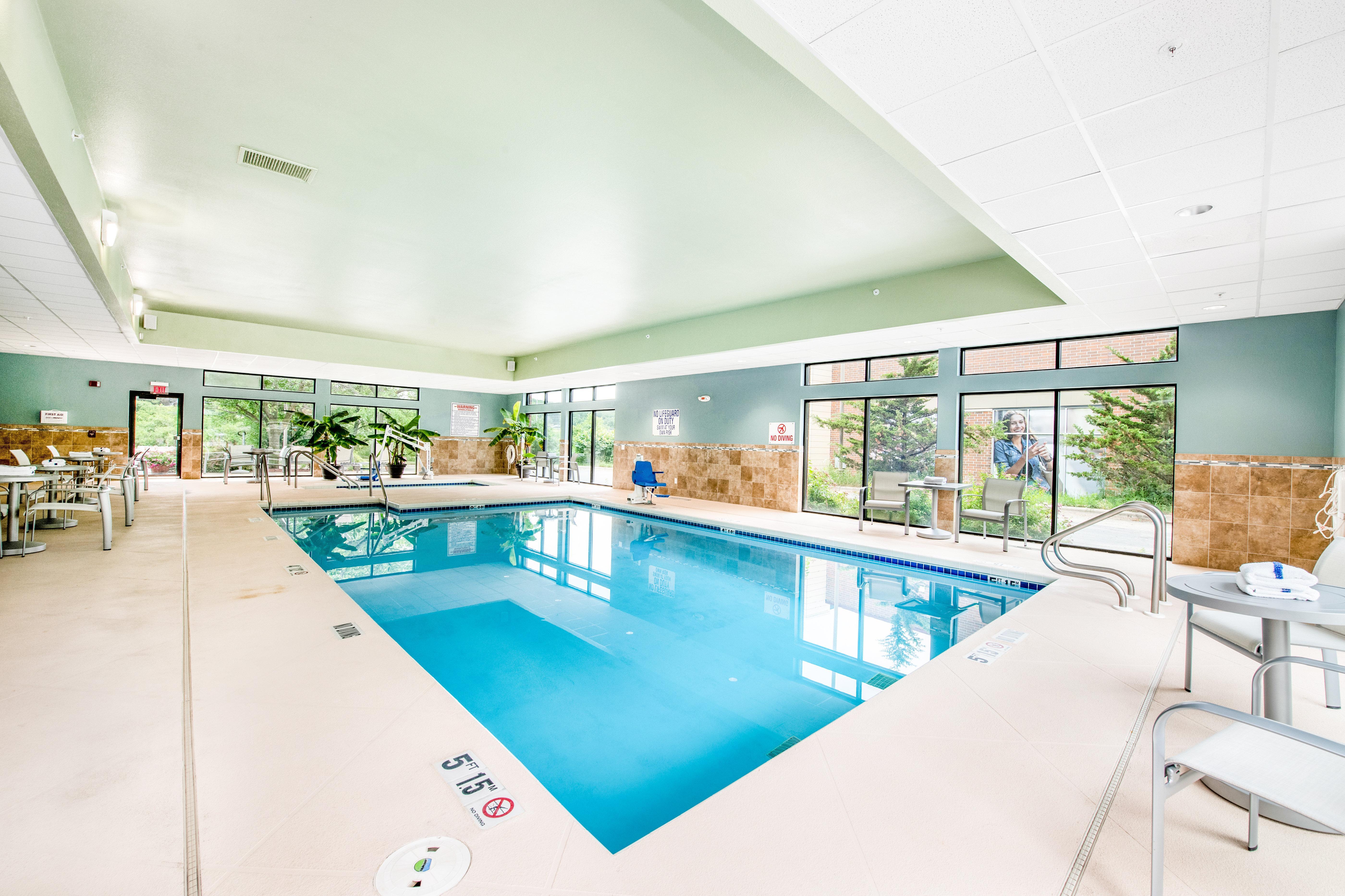 Holiday Inn Express - Delafield By Ihg Exteriör bild
