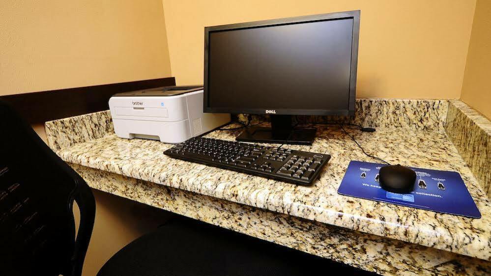 Holiday Inn Express - Delafield By Ihg Exteriör bild