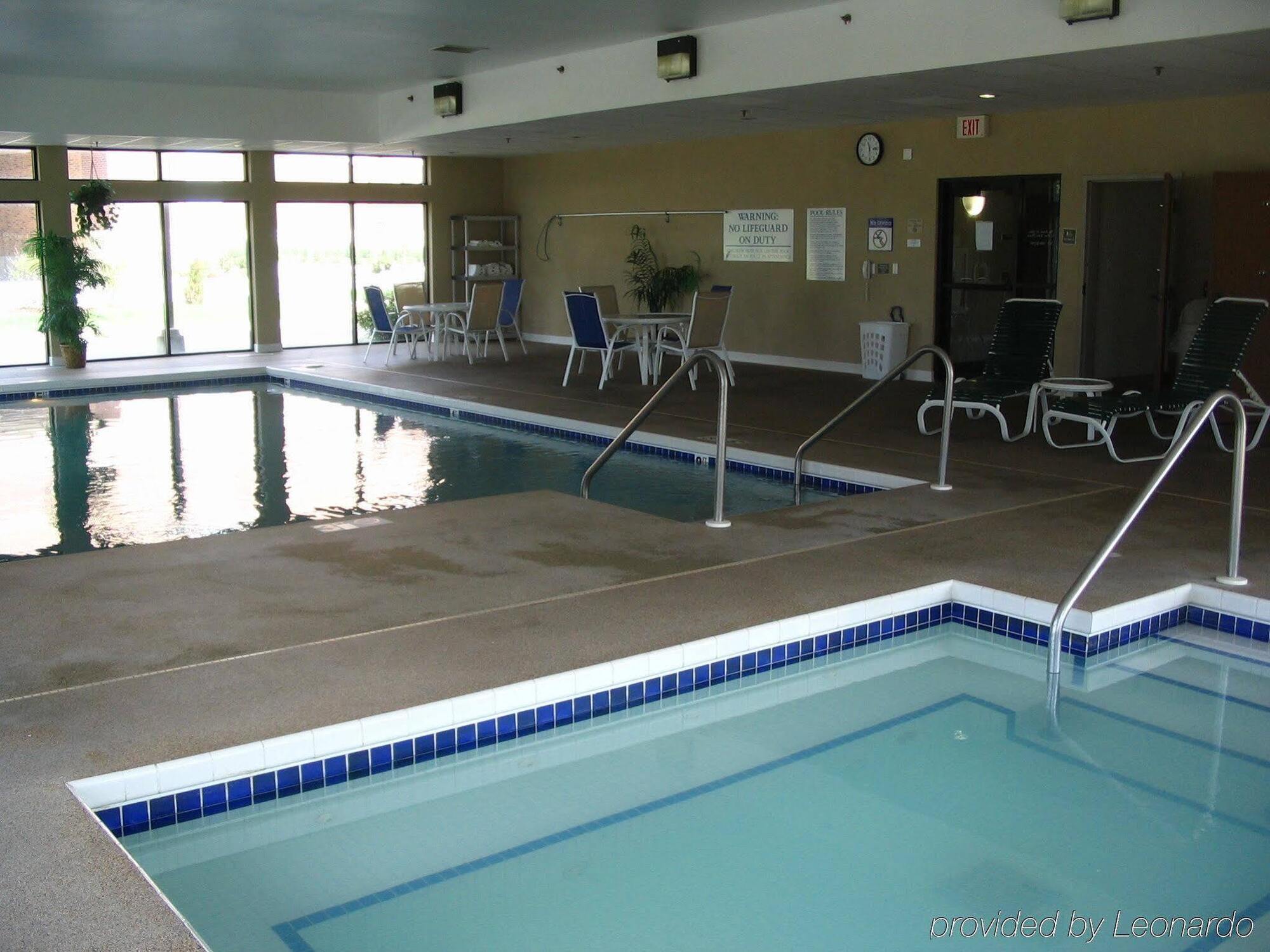 Holiday Inn Express - Delafield By Ihg Exteriör bild